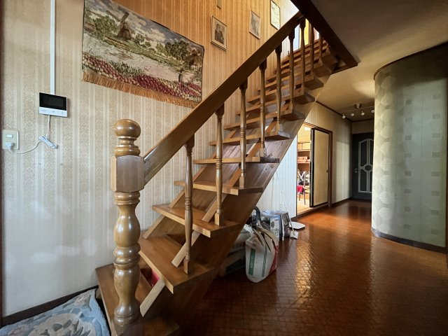 【内装】 | 児玉郡上里町神保原町　中古戸建 | 階段