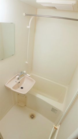 レオパレスグランシャリオの浴室