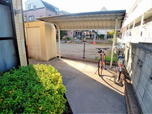 レオパレスグランシャリオのその他共用部分|駐輪場完備。