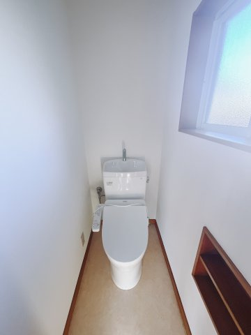 【中古戸建】太田市大原町のトイレ|■トイレ｜1階・2階にトイレご用意しております♪窓付きなので換気もでき、常に綺麗を保てます♪