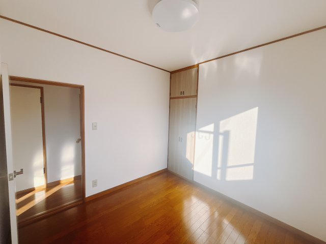 【中古戸建】太田市大原町の洋室|■2階洋室｜2階各居室には収納をご用意しています♪常にお部屋を綺麗に保てます！小さなお子様も自然とお片付けができるようになるのでうれしいですよね！