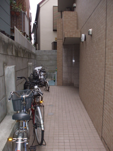 杉並区高円寺南３丁目の賃貸マンションのエントランス