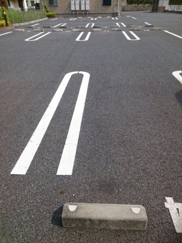 シャンドゥ　フルールＢの駐車場