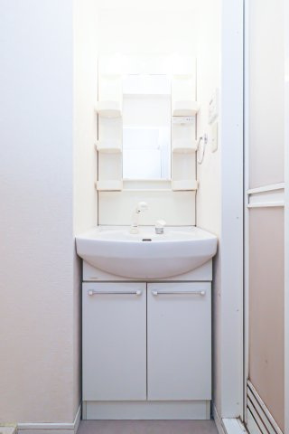 サヴォイスタジオスイーツ　6階の洗面所|別号室のものです。現状優先になります。