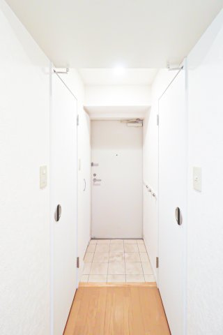 サヴォイスタジオスイーツ　6階の玄関|別号室のものです。現状優先になります。