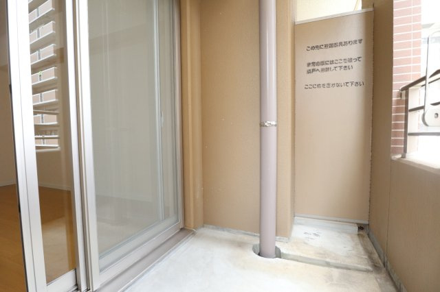 サヴォイスタジオスイーツ　6階のバルコニー|別号室のものです。現状優先になります。