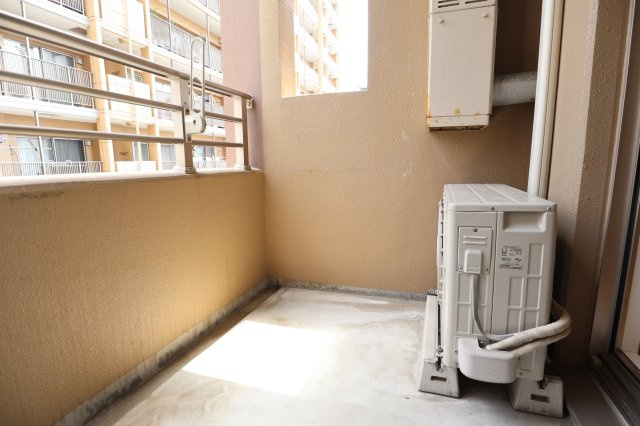 サヴォイスタジオスイーツ　6階のバルコニー|別号室のものです。現状優先になります。