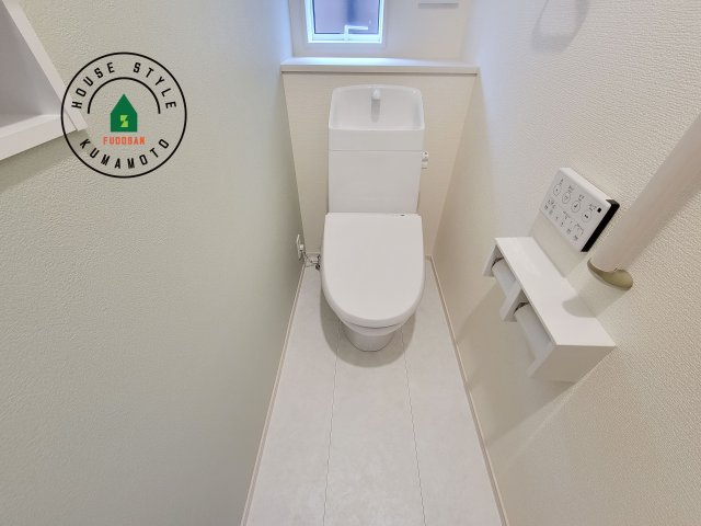 熊本市東区戸島5丁目第1₋4棟(1号棟)のトイレ|温水洗浄便座を完備しております。2ヶ所にトイレがあるのは朝の慌ただしい時間も安心です。