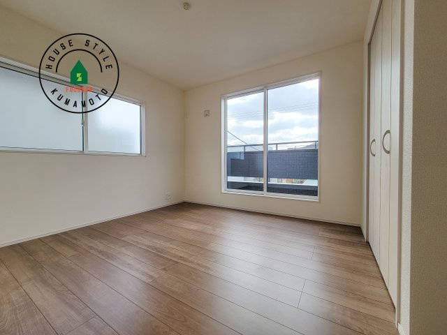 熊本市東区戸島5丁目第1₋4棟(1号棟)の寝室|主寝室には収納力に優れたクローゼットがありますので、お部屋もすっきり片付きます。