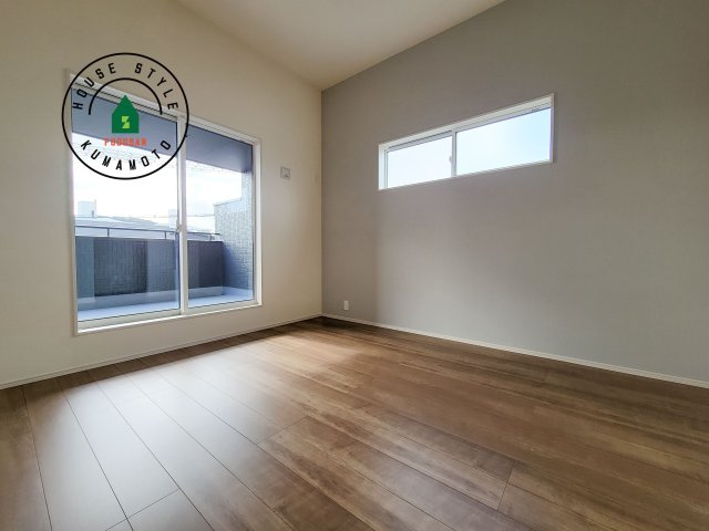 熊本市東区戸島5丁目第1₋4棟(1号棟)の洋室|採光良好な洋室は全居室、複層ガラスの遮熱効果と断熱効果で、一年中快適に過ごせます。