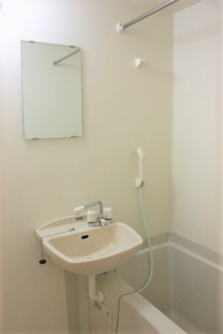 レオパレスルフラン東越谷の洗面所