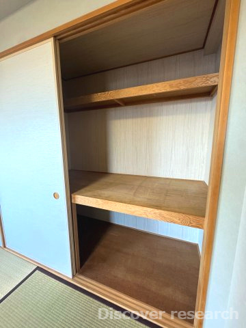グランレガーロの収納|【押入】
奥行きもしっかりあるため、収納力の高さが魅力。季節モノや来客用のお布団など、お子様のおもちゃなど収納でき、お部屋にスペースを生まれます。引違い戸でデッドスペースなし！