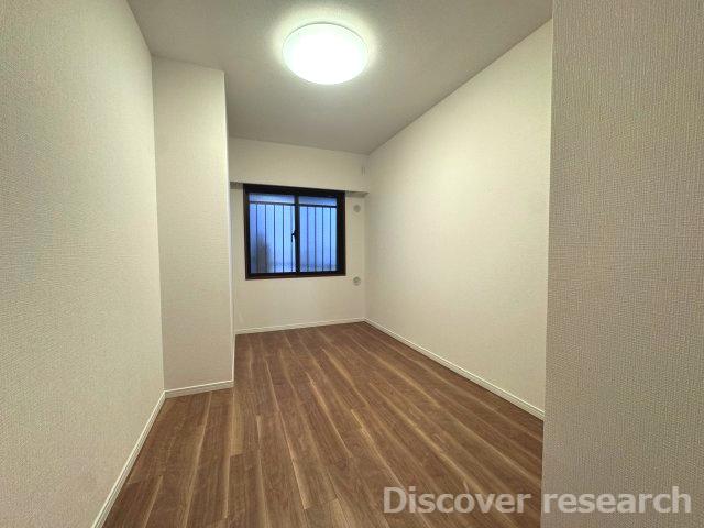 グランレガーロの洋室|【洋室（約5.0帖）】
プライベートをしっかりと確保した洋室です。