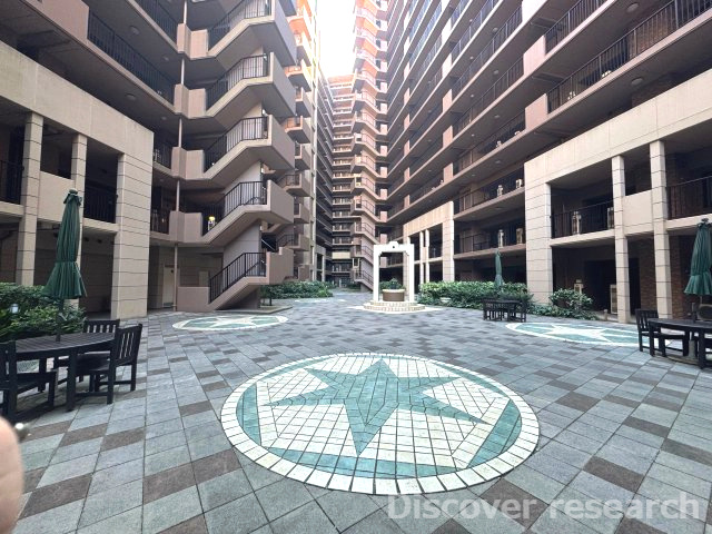 グランレガーロのその他共用部分|【中庭】
机、椅子がありお話などができます。