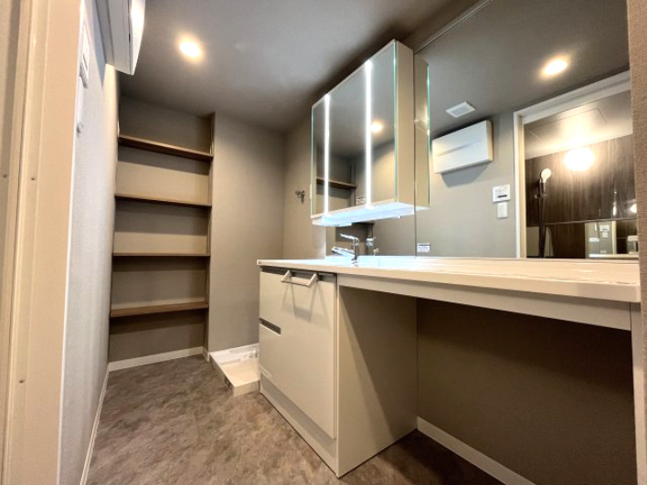 パークシティ松下南棟の独立洗面台|清潔感溢れるスタイリッシュなデザインの洗面化粧台！
