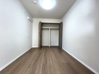 【洋室】 | パークシティ松下南棟 | シンプルな内装はお好みの家具を配置しやすくインテリアの可能性を広げます！