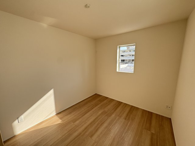 GLうるま市豊原2期の洋室