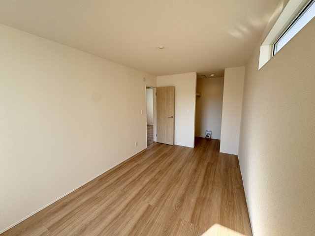 GLうるま市豊原2期の洋室