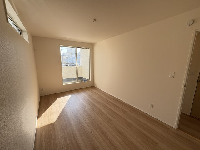 GLうるま市豊原2期の洋室