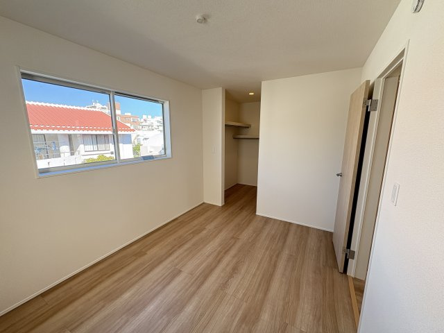 GLうるま市豊原2期の洋室