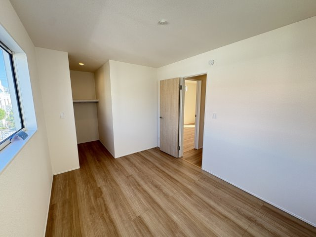 GLうるま市豊原2期の洋室