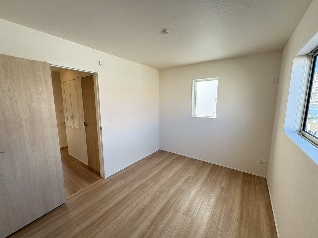 GLうるま市豊原2期の洋室