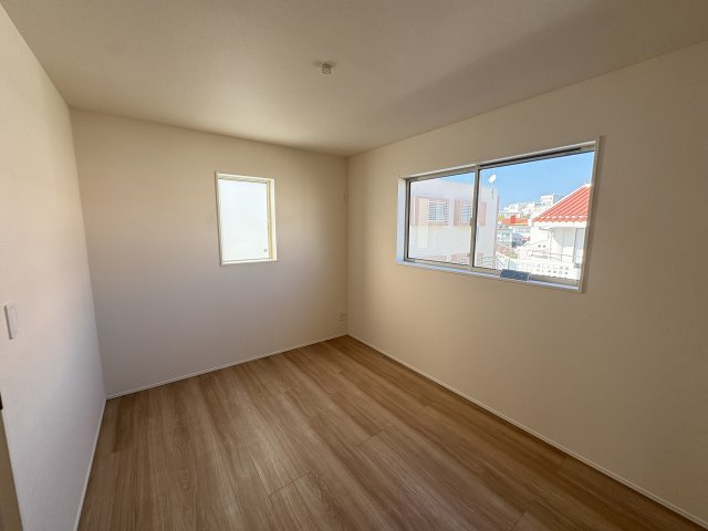 GLうるま市豊原2期の洋室