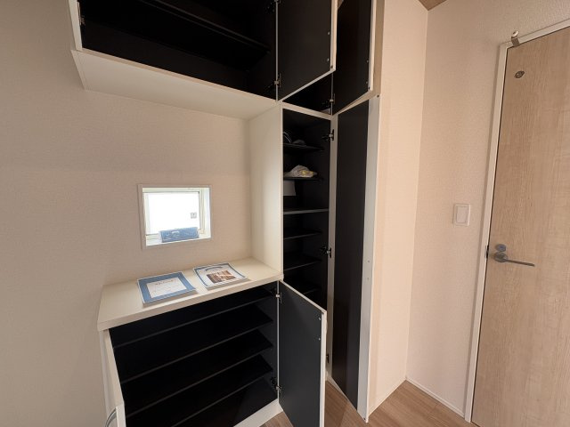 GLうるま市豊原2期の玄関