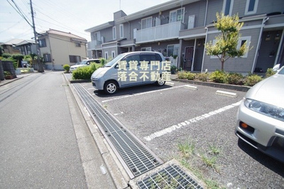 【駐車場】 | スクエアハウスⅢ | 敷地内駐車場完備