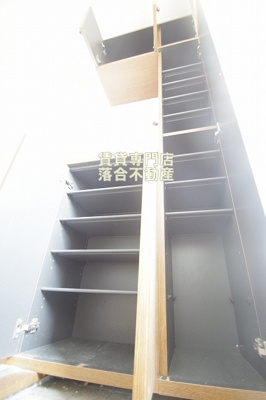 【玄関】 | スクエアハウスⅢ | 天井高シューズ収納