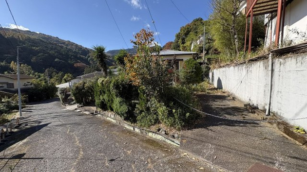 【前面道路含む現地写真】 | 伊東市宇佐美　戸建