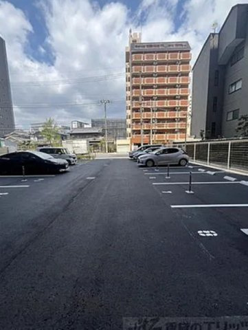 エスリード新大阪ザ・プレミアWESTの駐車場