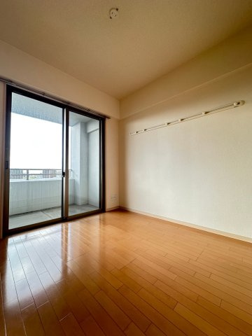 サムティ吉塚Eastの洋室