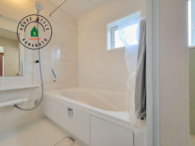 熊本市東区戸島5丁目第1₋4棟(2号棟)の浴室|1日の疲れを癒してくれる広々バスルーム。雨の日のお洗濯にも大活躍な浴室乾燥機付です！