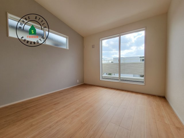 熊本市東区戸島5丁目第1₋4棟(2号棟)の寝室|主寝室には収納力に優れたクローゼットがありますので、お部屋もすっきり片付きます。