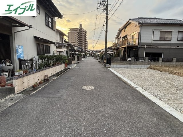 小牧市大字岩崎　新築戸建　A号棟の前面道路含む現地写真|前面道路含む現地写真です