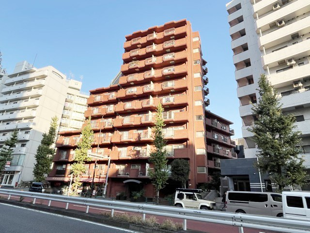 【現況写真】 | サングリア中目黒 | 前面道路と外観の様子です。～即日のご見学可能～　お問合せはお気軽にどうぞ。