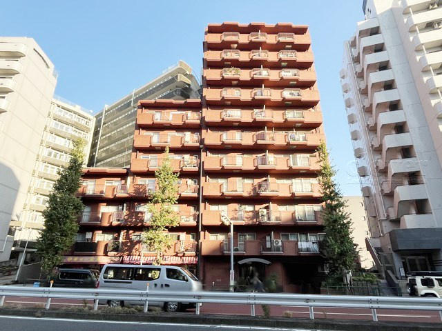 【現況写真】 | サングリア中目黒 | 前面道路と外観の様子です。～即日のご見学可能～　お問合せはお気軽にどうぞ。