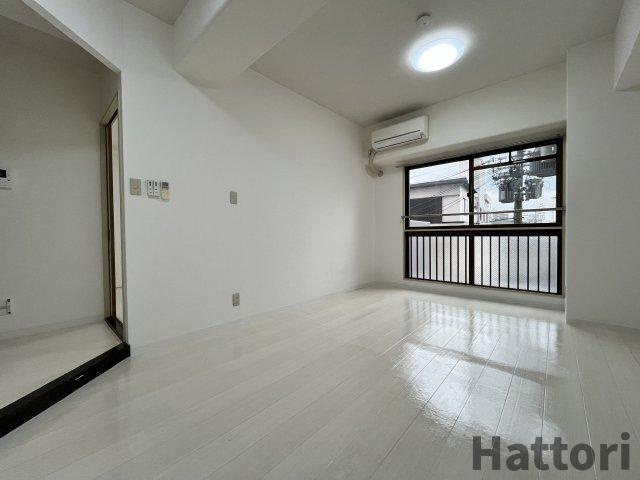 JMRレジデンス新大阪(旧メロディハイム新大阪)の居間・リビング