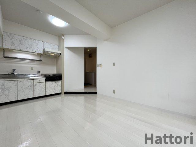 JMRレジデンス新大阪(旧メロディハイム新大阪)の居間・リビング