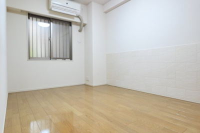 【洋室】 | オハナ中神 | 玄関横の洋室になります。