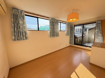 【洋室】 | 中古一戸建　高知市みづき２丁目 | ２階6.3帖