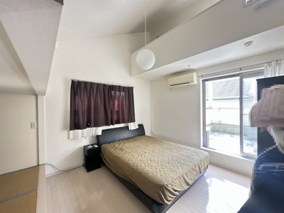 【洋室】 | 河内長野市上田町戸建 | 2階洋室約8.0帖と、ステップインロフト約2.2帖