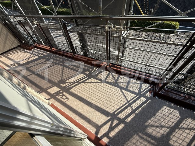 朝日プラザ生駒西2番館C棟のバルコニー|暖かな日差しのふりそそぐバルコニー