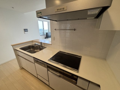 【キッチン】 | キャナルファーストタワー | ワイドで収納豊富なシステムキッチン