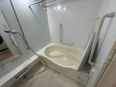 【浴室】 | キャナルファーストタワー | 【バスルーム】暖房換気乾燥機付きシステムバスルーム。暖房・冷風・換気・乾燥など、毎日を快適に過ごせるうれしい機能が揃っています。雨の日の洗濯物も安心です。