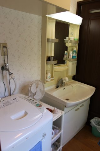 東伊豆町　片瀬の洗面所|室内洗濯機置き場