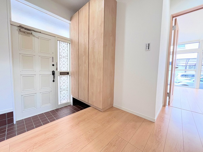 川口市行衛　中古戸建の玄関