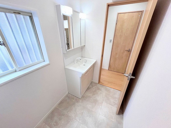 川口市行衛　中古戸建の洗面所