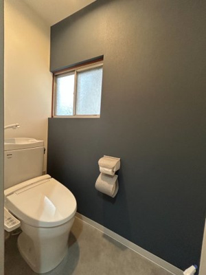 【トイレ】 | 三浦市白石町　中古戸建 | ゆったりとした空間のトイレです